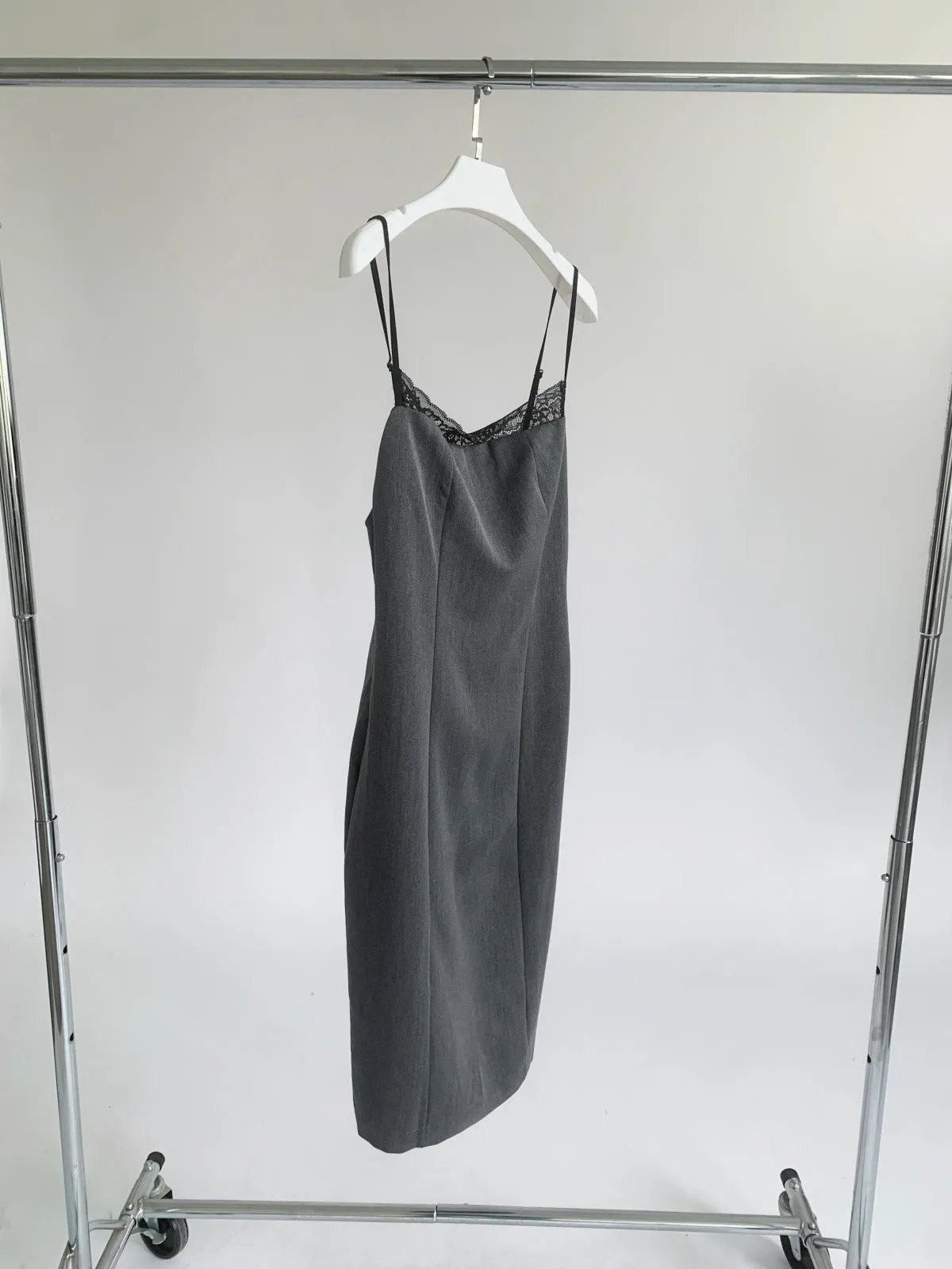 backless lace mid-length dress